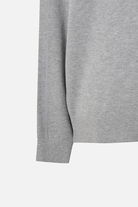 BASIC ROUND NECK SWEATER