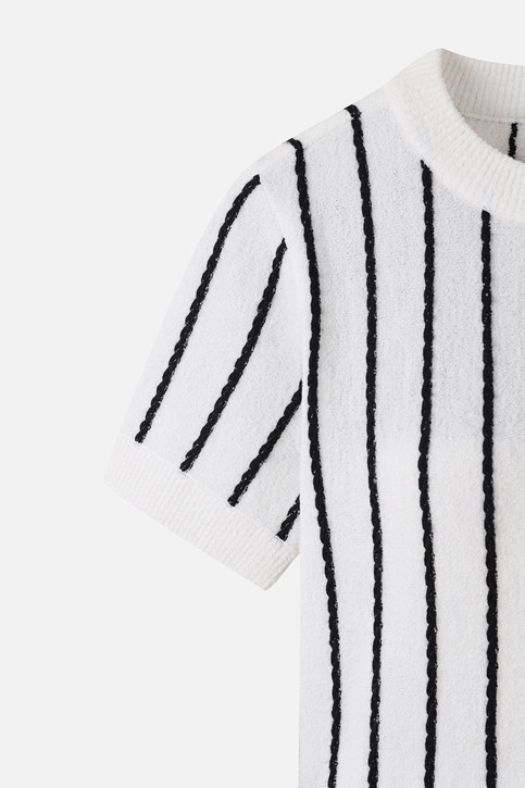 WOMEN SHORT-SLEEVE SWEATER