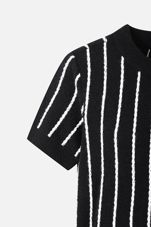 WOMEN SHORT-SLEEVE SWEATER