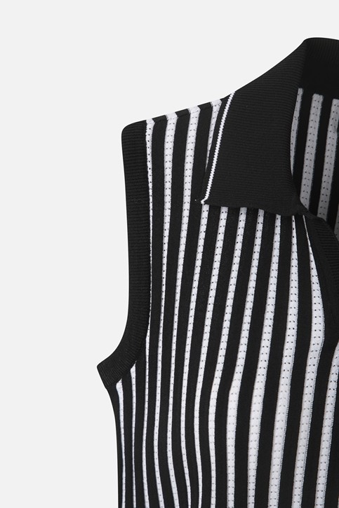 WOMEN COLLARED KNIT SLEEVELESS