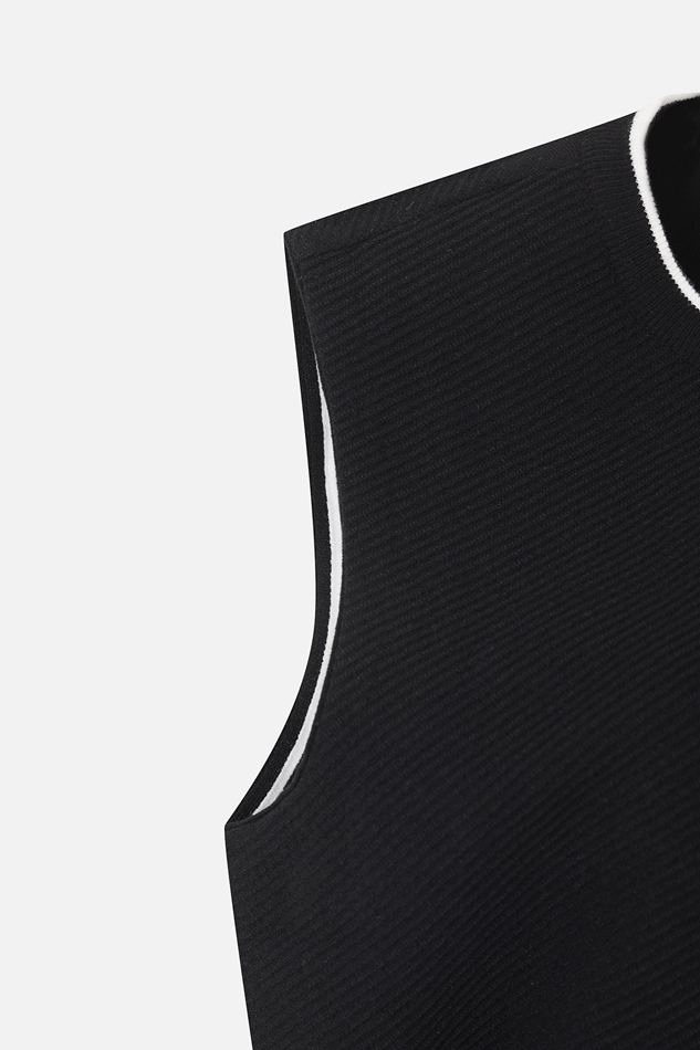WOMEN ROUND NECK SWEATER VEST