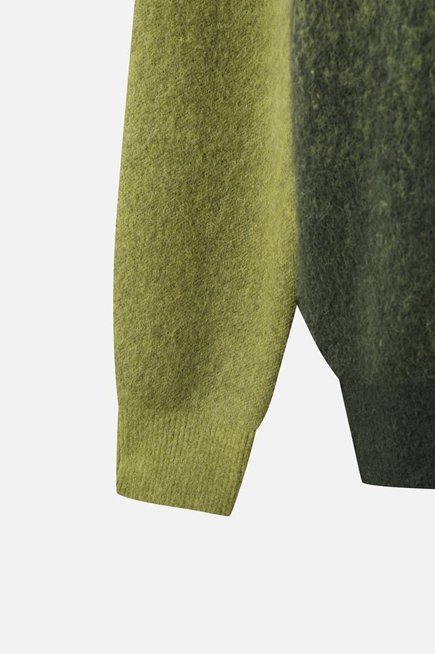 MEN GRADATION ROUND NECK SWEATER PKFCM411108 MOSS GREEN 상품 이미지 4