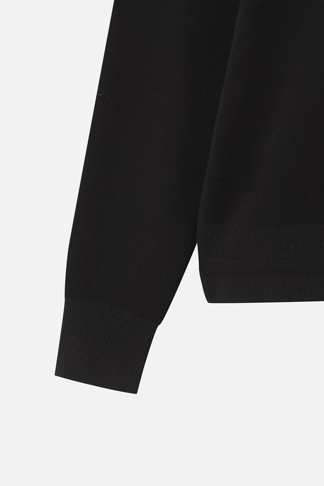 WOMEN ROUND NECK SWEATER