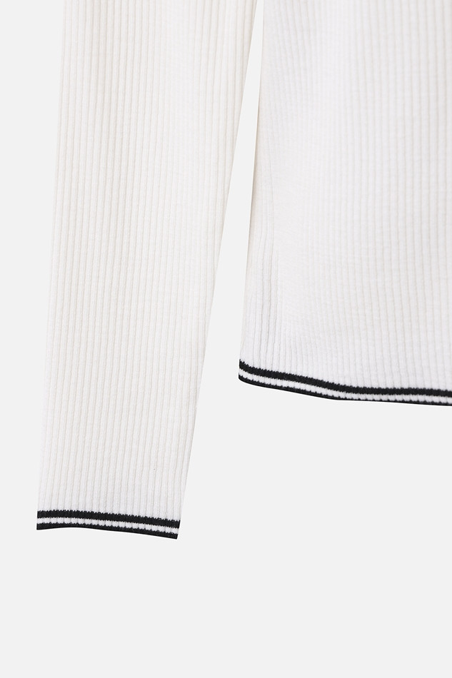 WOMEN SLIM COLLARED SWEATER