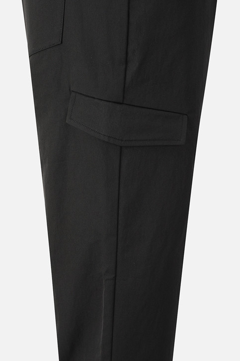 MEN SEMI-TAPERED FIT PANTS