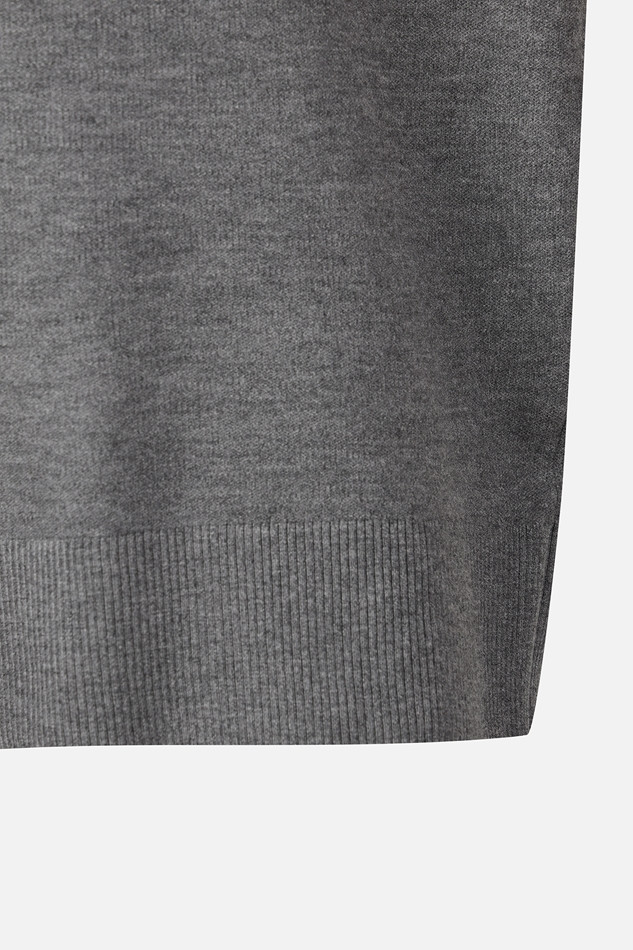 MEN COLOR BLOCKED ROUND NECK SWEATER