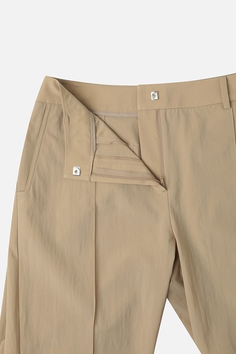 WOMEN SEAMED TAPERED FIT PANTS