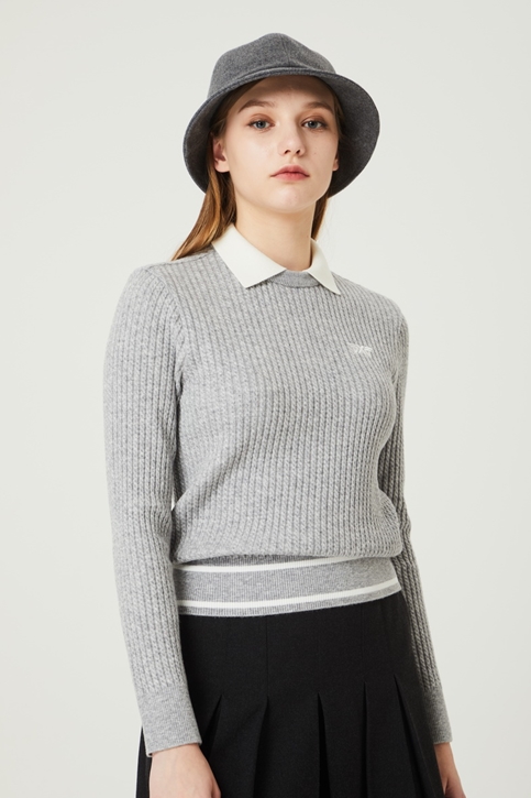 WOMENS CABLE-KNIT SWEATER