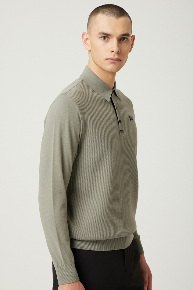 COLLARED SWEATER