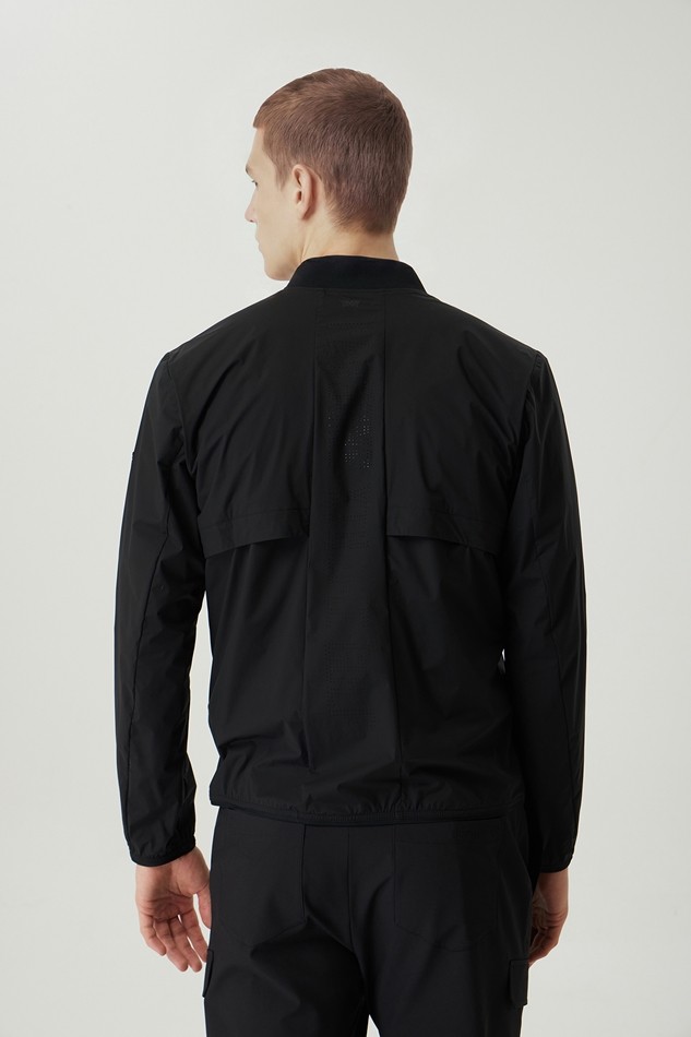 MEN PERFORMANCE LIGHT WEIGHT JACKET