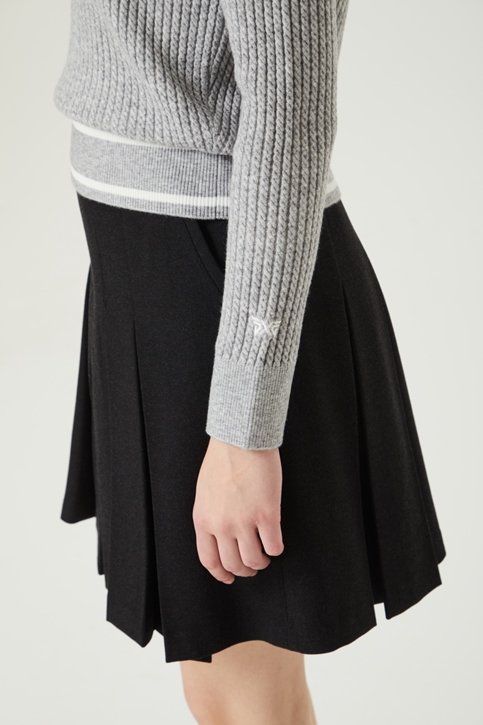 WOMENS CABLE-KNIT SWEATER