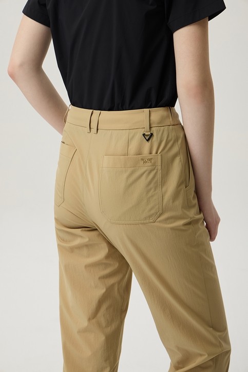WOMEN SEAMED TAPERED FIT PANTS