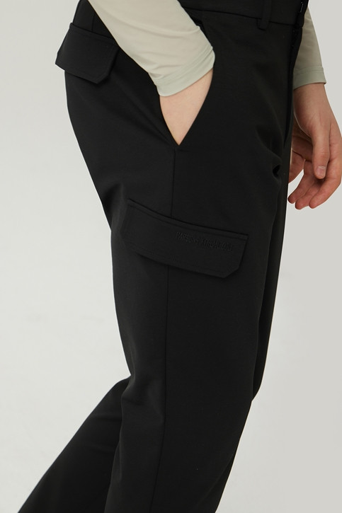 MEN SEMI-TAPERED FIT PANTS